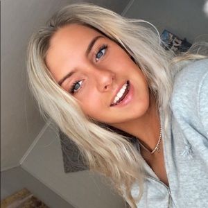 Meet your Posher, Mia